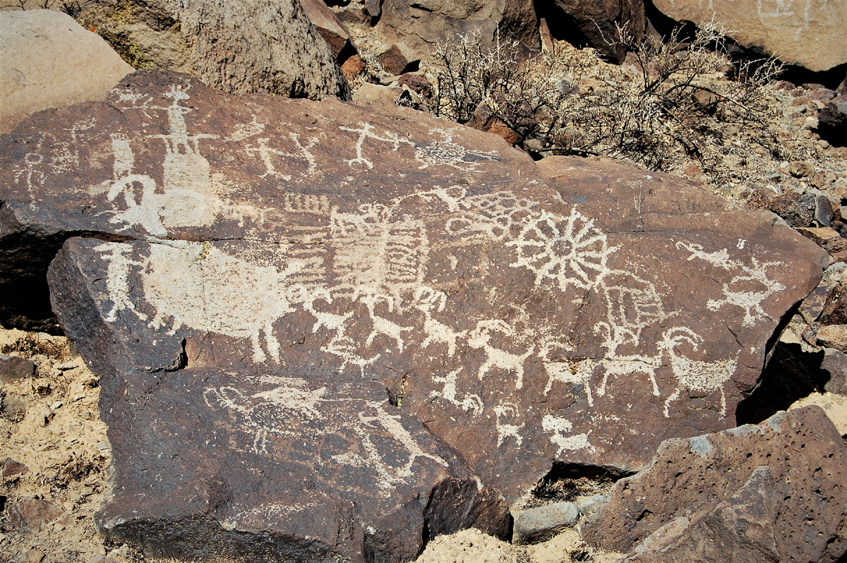  Coso Shamans and Black Glass Traders: Hunting Religion and Animal Ceremonialism in the Eastern Sierra and the Great Basin Frontier