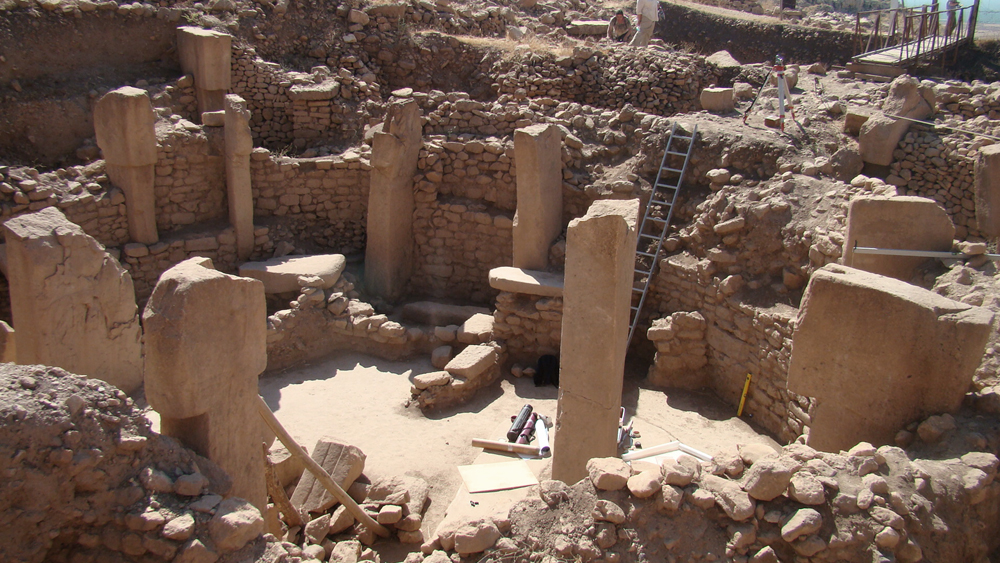 the monumental sculptures may represent the first sculpture workshop