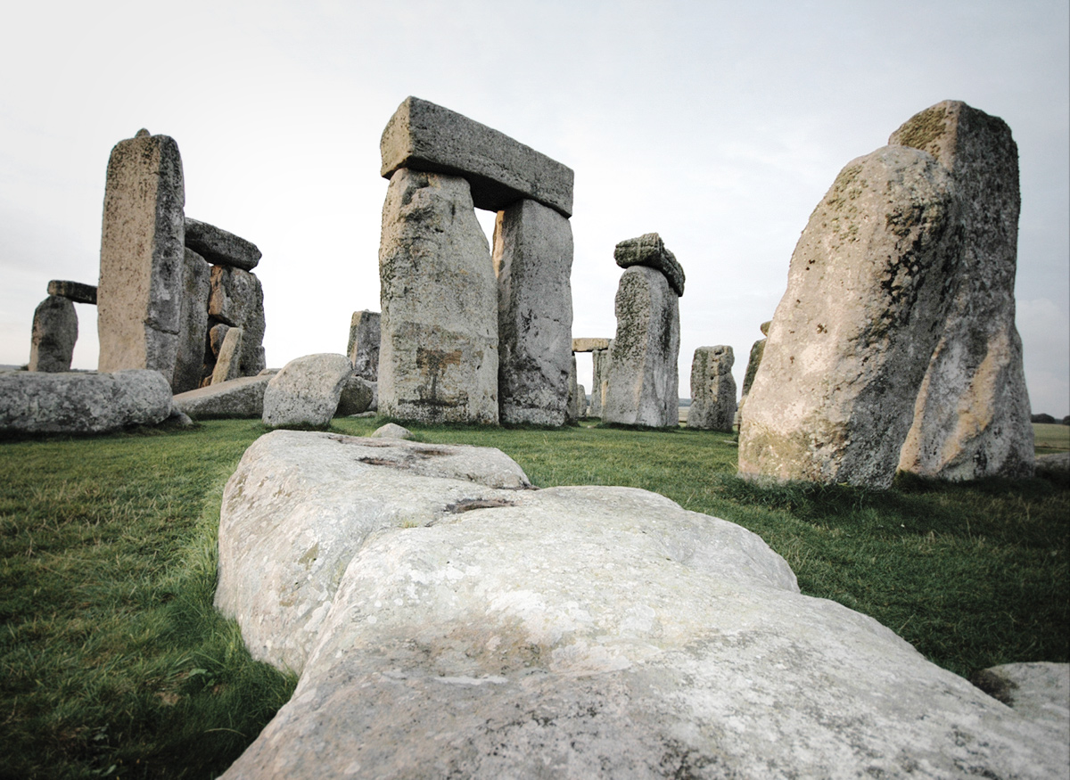 Neolithic burial mound discovered near Stonehenge, England