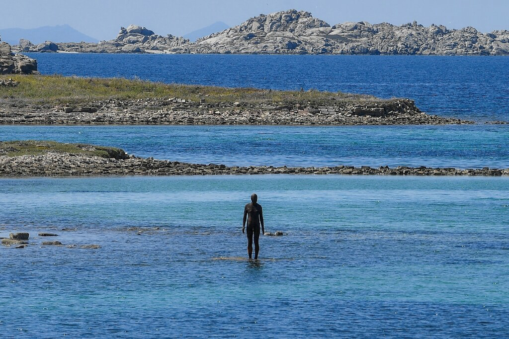 6 Times Left Antony Gormley