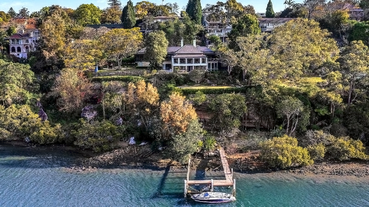 Chinese Gatsby billionaire built bar Hunters Hill Aboriginal rock cave damage to Aboriginal rock art site in a reserve in Sydney Australia