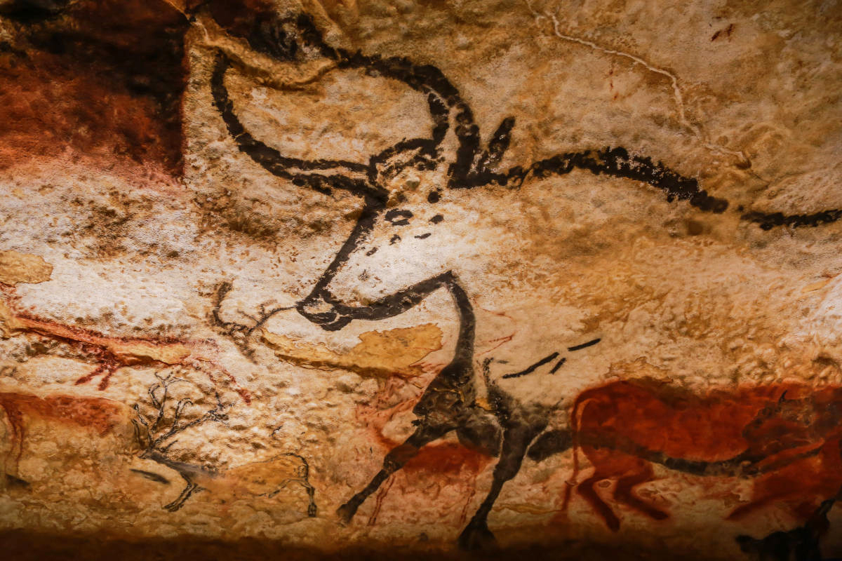 Magic The Gathering Artist Seb McKinnon's Artworks Ikoria Lair of Behemoths cave paintings Lascaux France