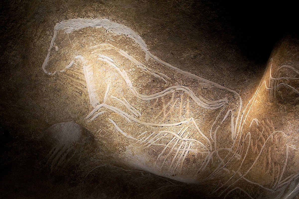 Scribit robot oldest painting write&erase technology engraving horse Chauvet Cave France