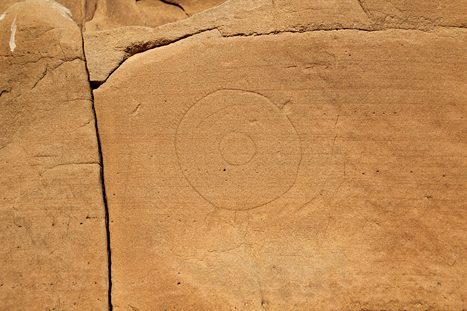 Petroglyphs Pictographs Rock Art Writing-On-Stone Áísínai'pi Provincial Park Canada