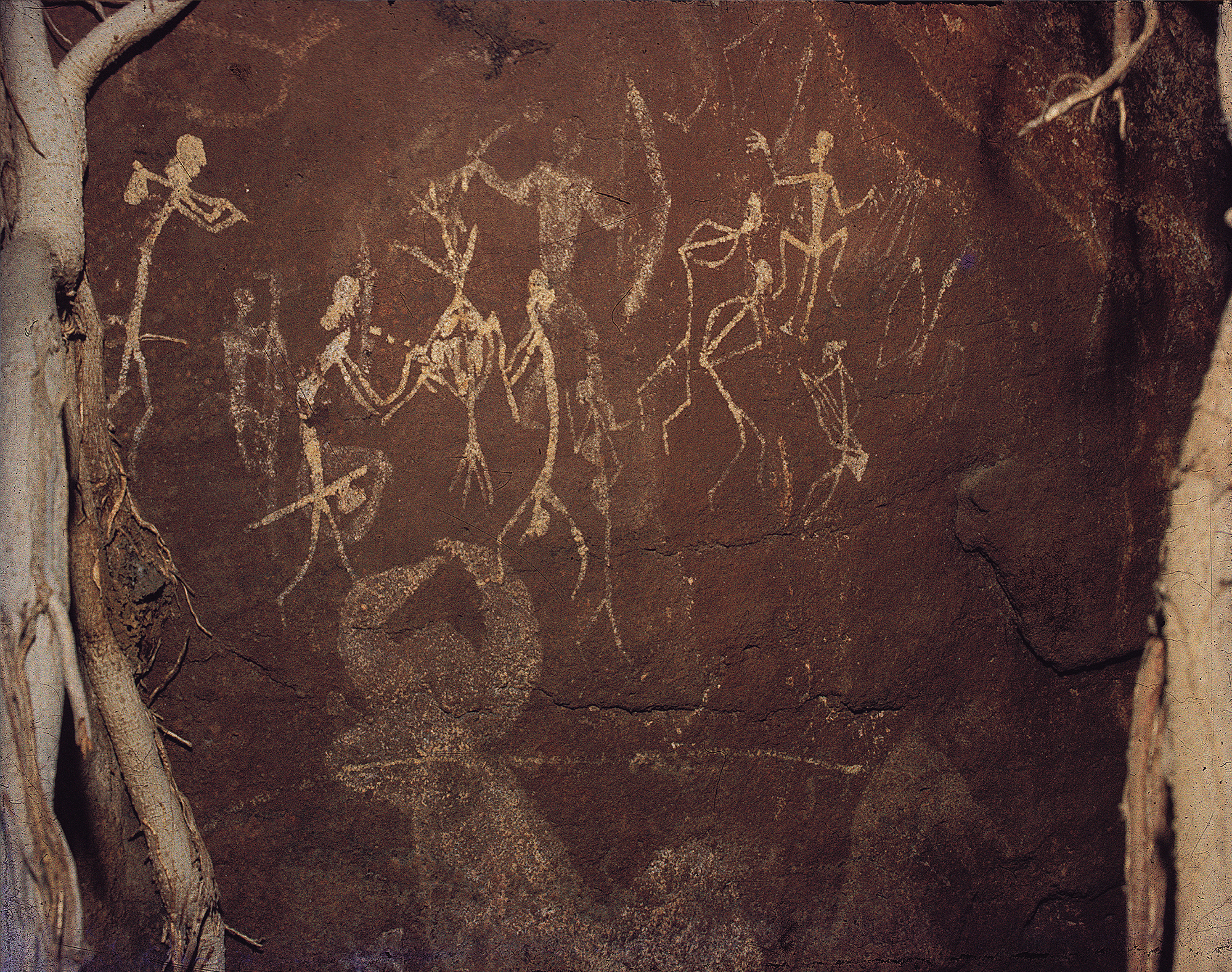 Superimposed panels painted with white clay like kaolin. First layer images were made by rubbing the dry color nodule, and the top layer scene of a tree worship and musics is painted with wet color