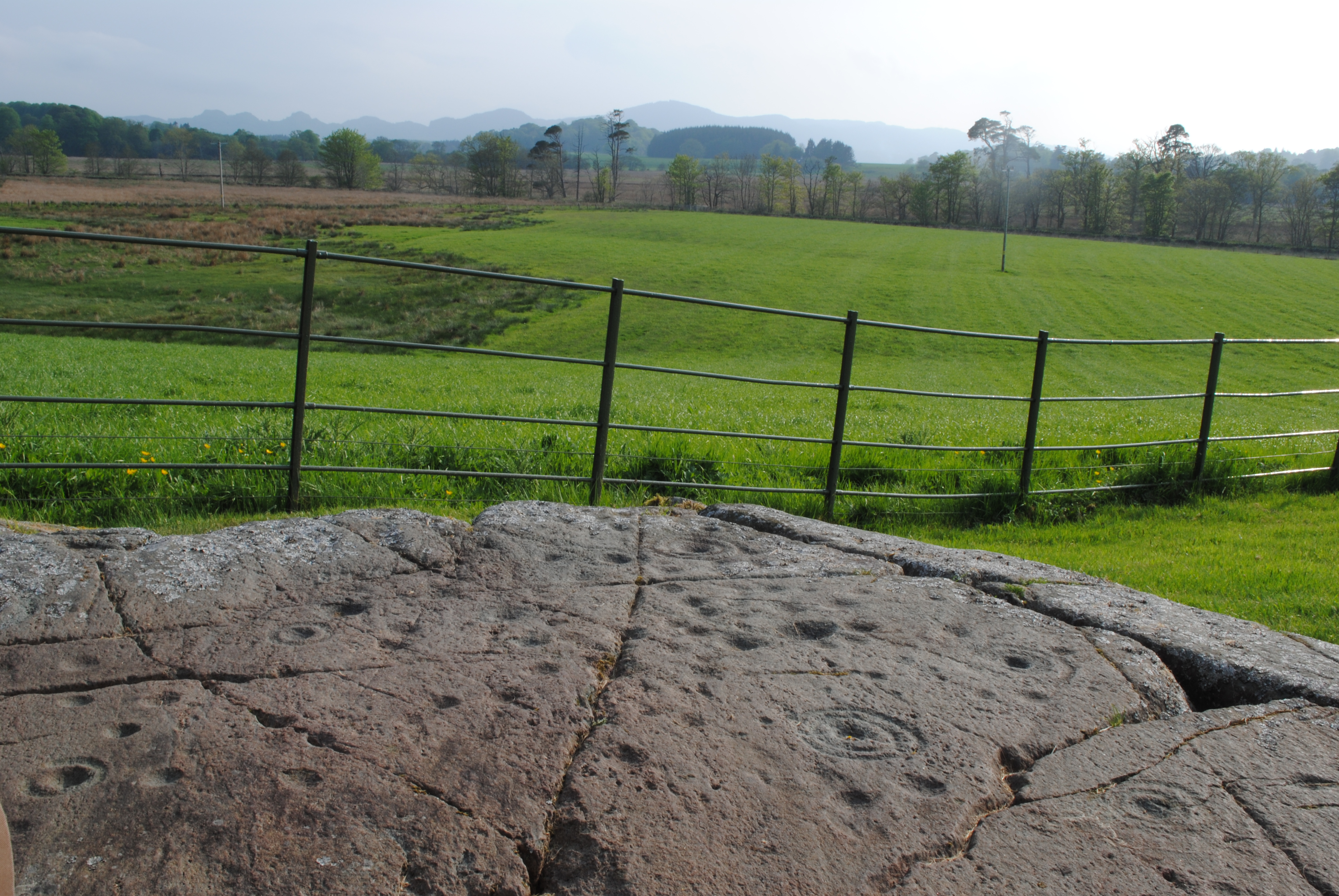 Burial rites, location of megalithic monuments and rock art of the Kilmartin Valley, Argyll, Western Scotland Stage 1 of the Motifs and Monuments Project
