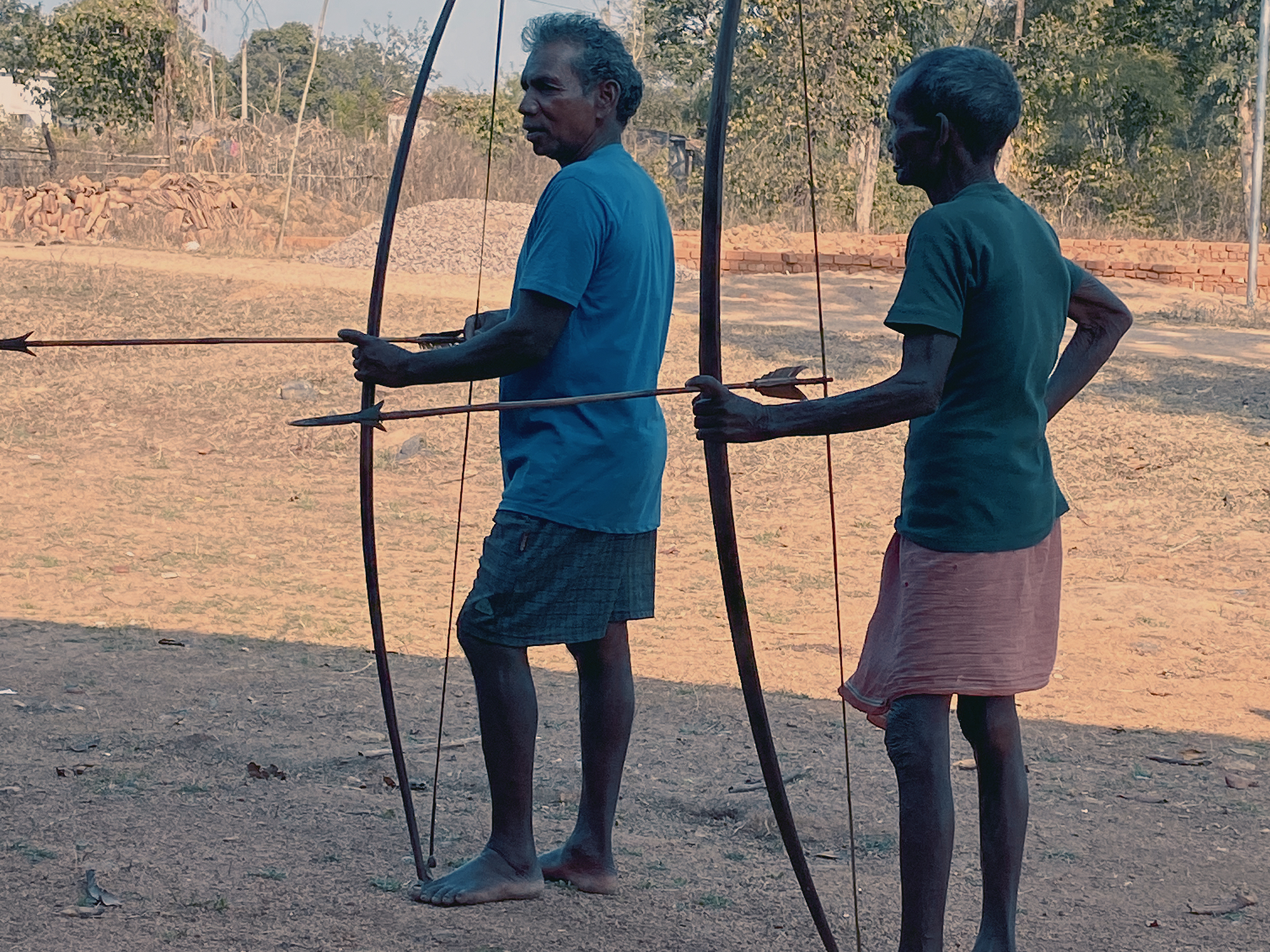 Women Hunters in Indian Rock Art Kamar, Pando and Pahari korwa are still using bows and arrows.