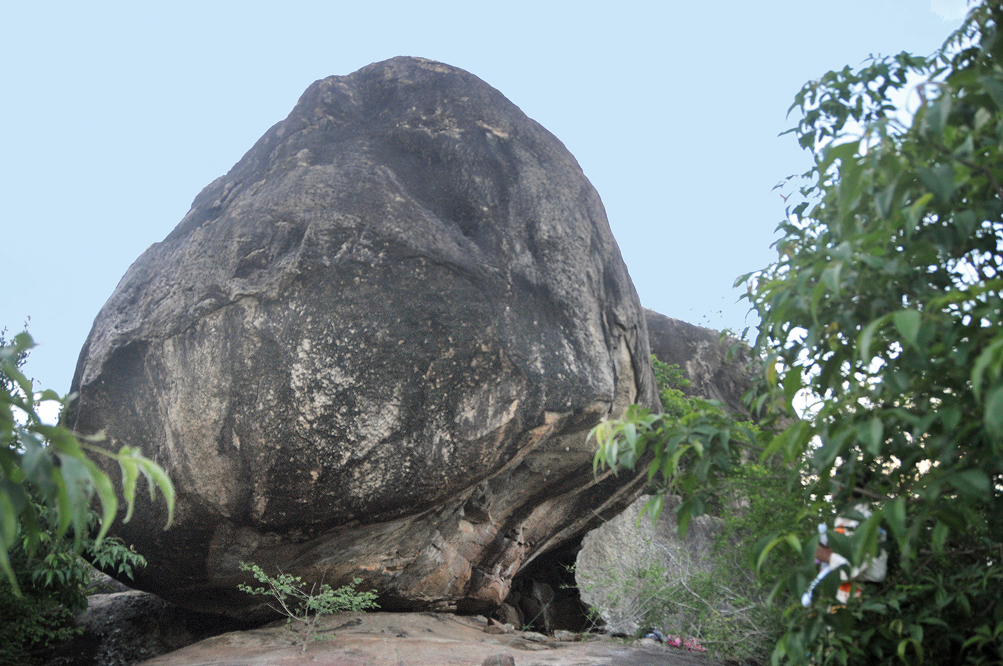 Bradshaw Foundation Sangamankanda Rock Shelter Rock Art Paintings Engraving Sites Sri Lanka